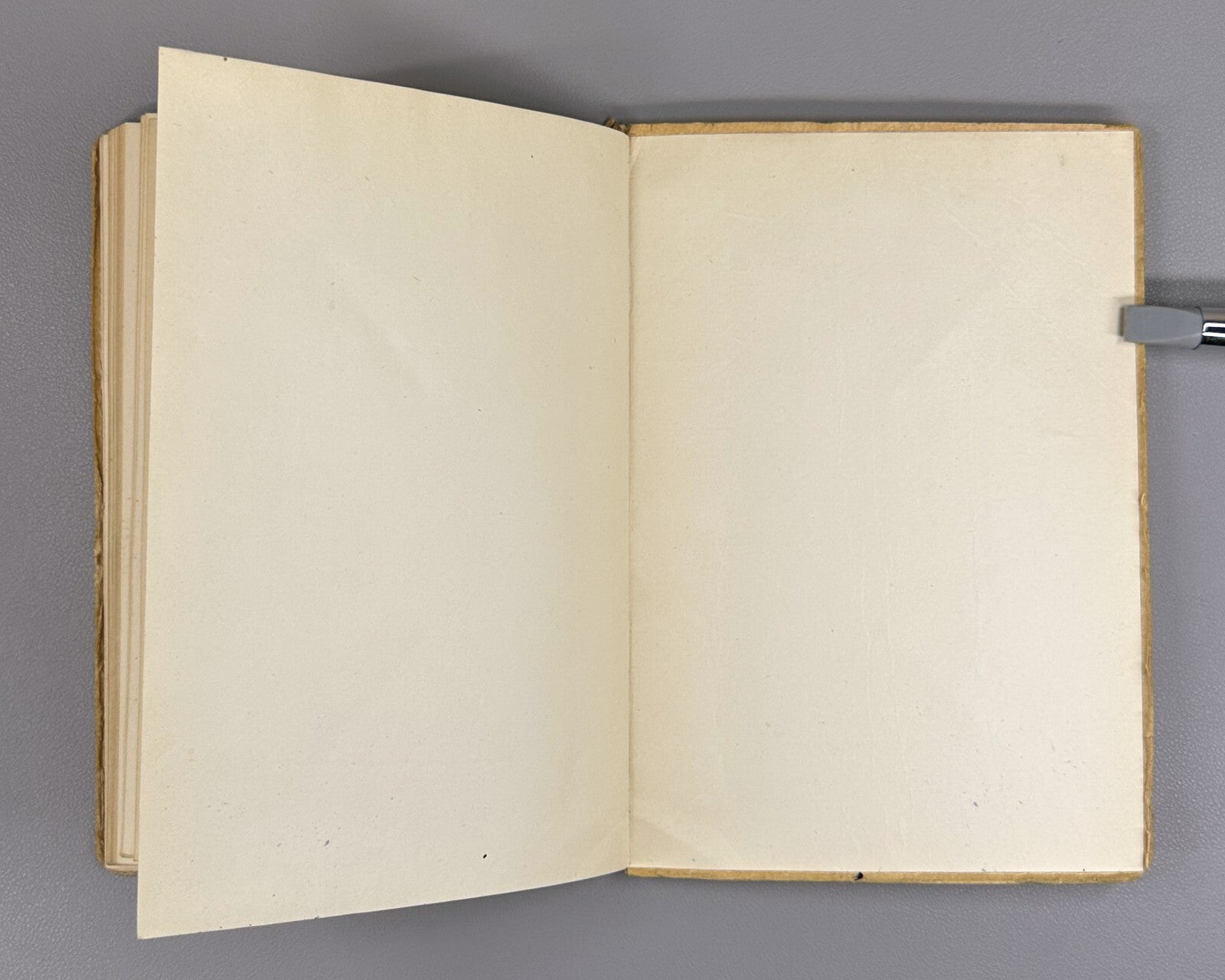 1st ed. in Russian Eddington Stars and Atoms 1928 Эддингтон Звезды и атомы Rare