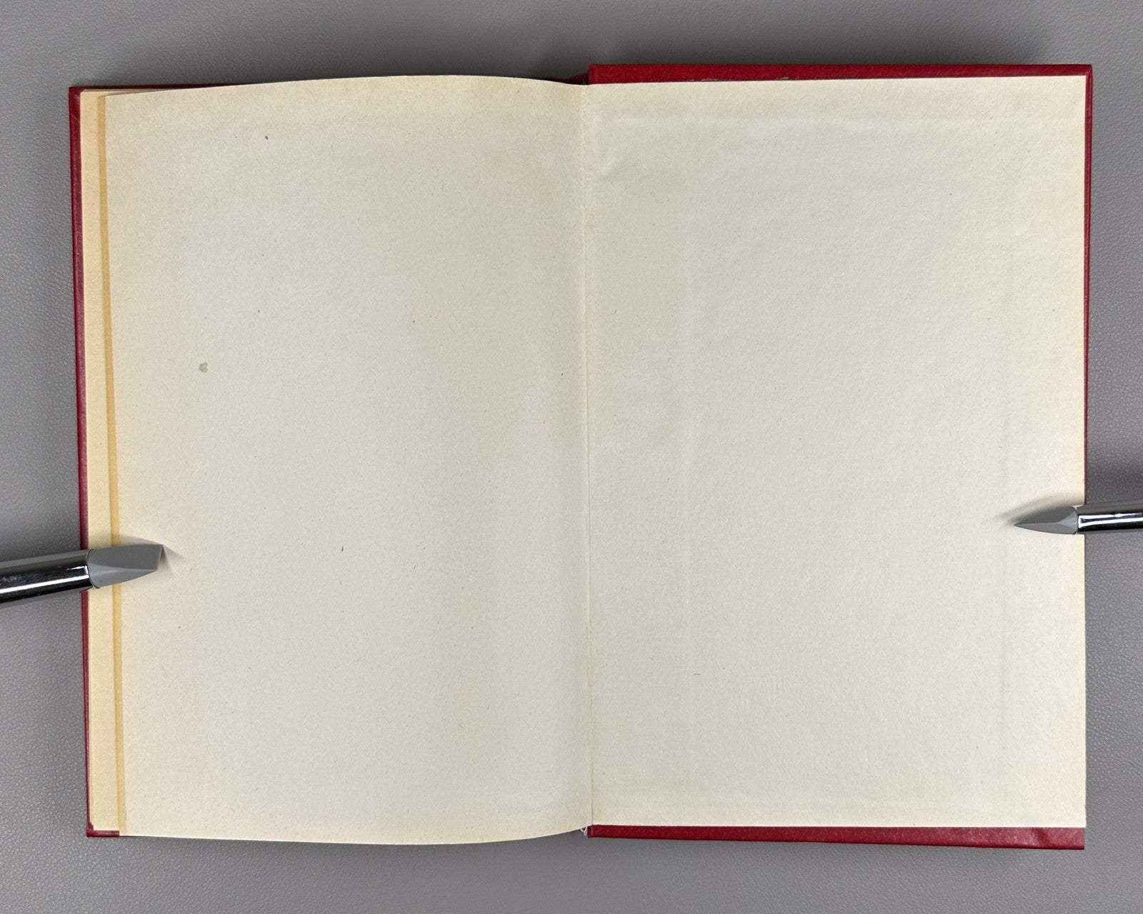 1st ed. Kalinovsky 1985 Калиновский Прохождение частиц высоких энергий