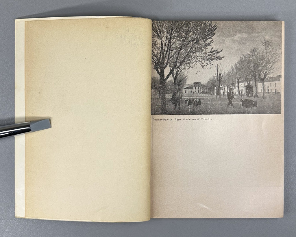 1st ed. En Granada, tras las huellas de García Lorca Claude Couffon Cuba 1964