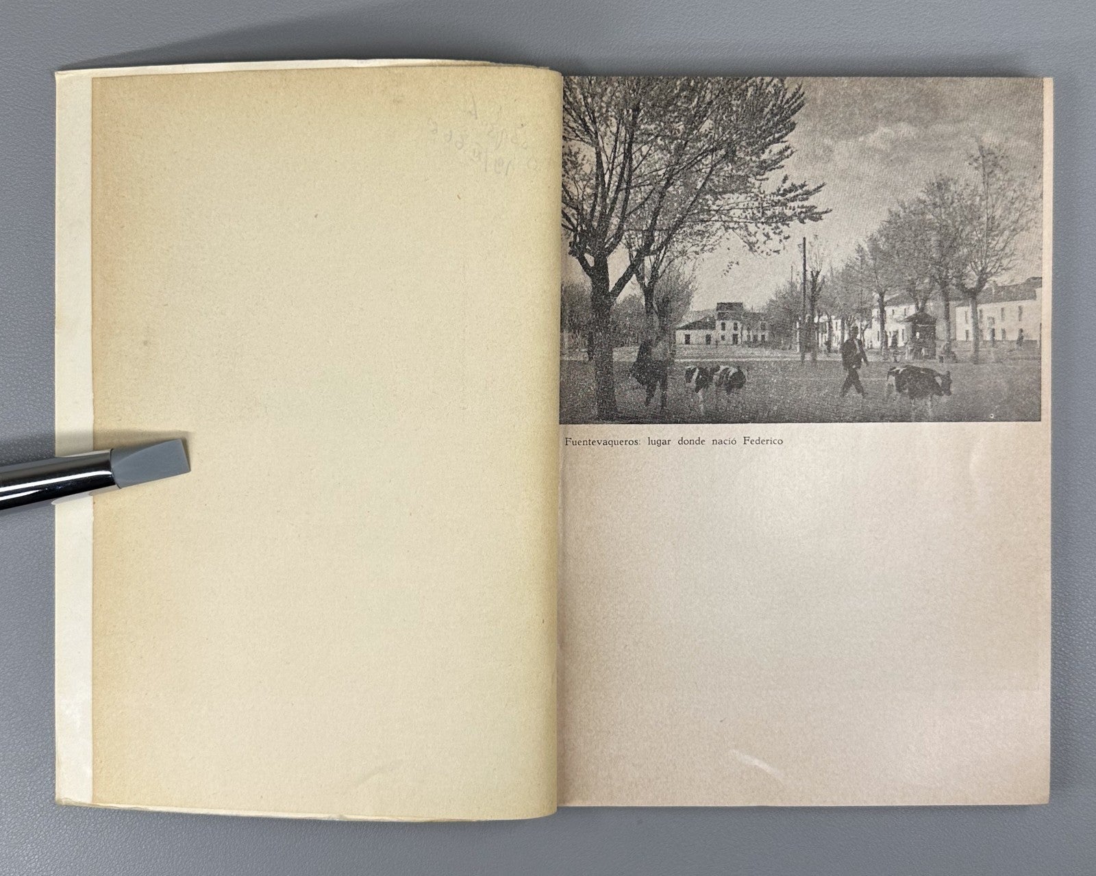 1st ed. En Granada, tras las huellas de García Lorca Claude Couffon Cuba 1964
