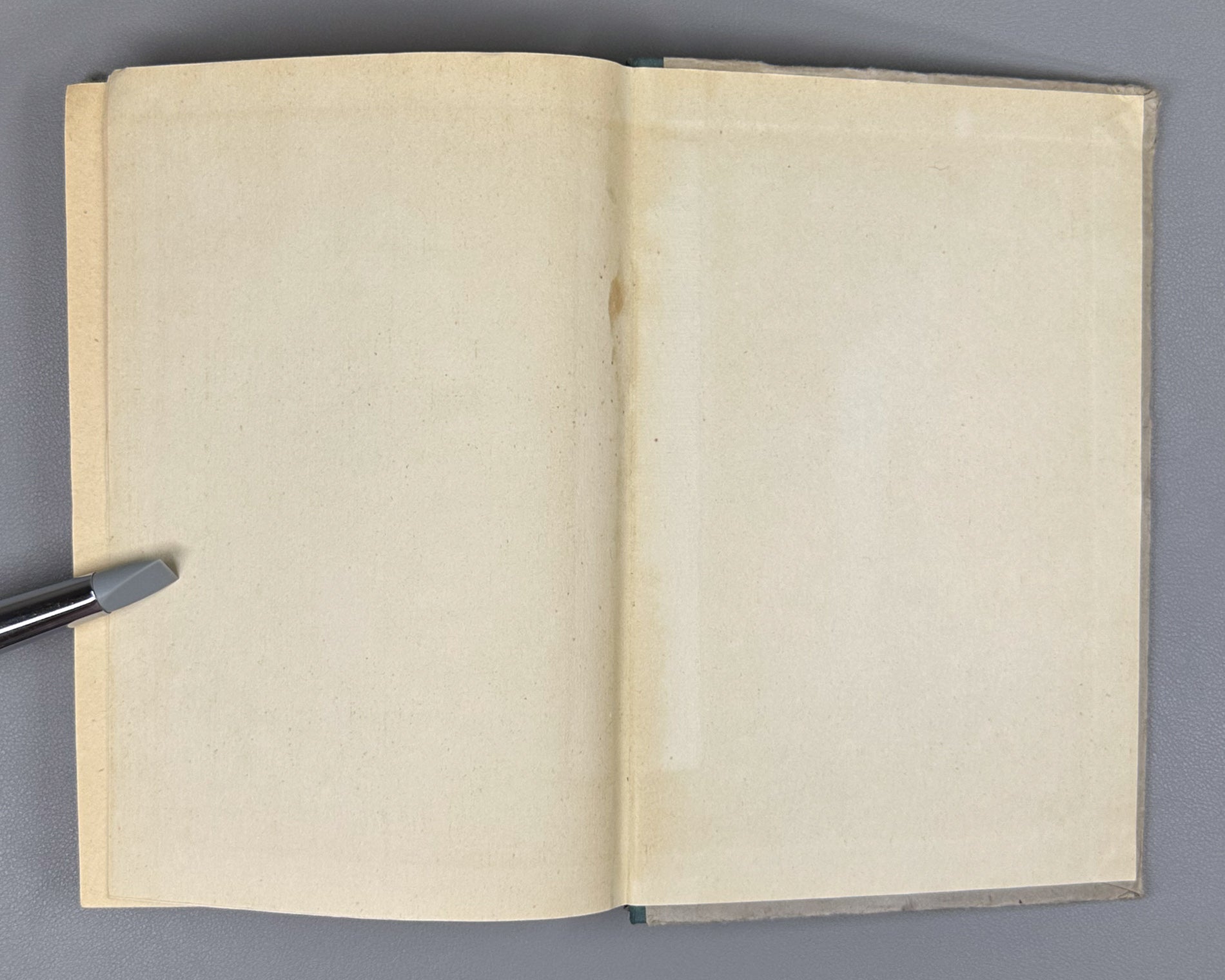 Volkovyskii, Lunts, Aramanovich. A Collection of Problems on the Theory of Functions of a Complex Variable (Sbornik zadach po teorii funktsii kompleksnogo peremennogo). First edition, 1960. In Russian.