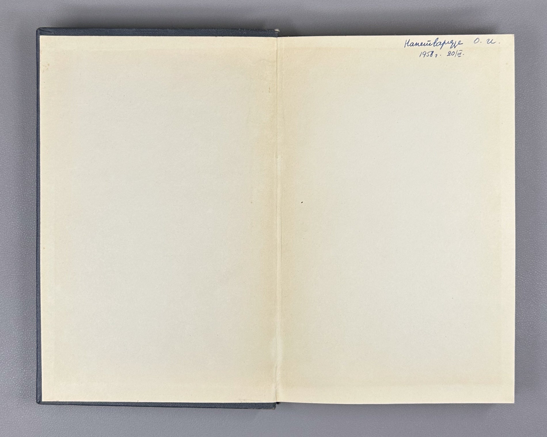 Lovitt, William Vernon. Linear Integral Equations (Lineinye integral'nye uravneniya). 1957. In Russian.