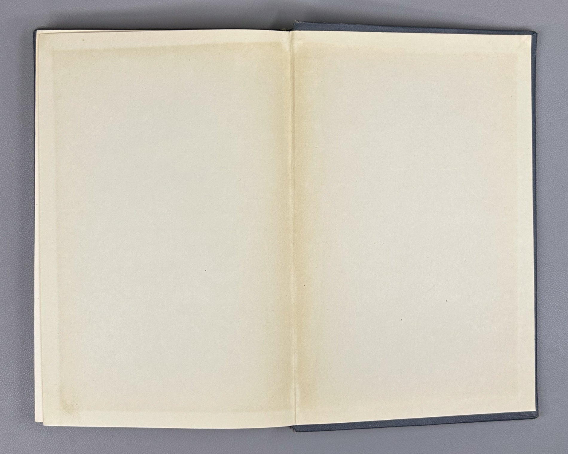 Lovitt, William Vernon. Linear Integral Equations (Lineinye integral'nye uravneniya). 1957. In Russian.
