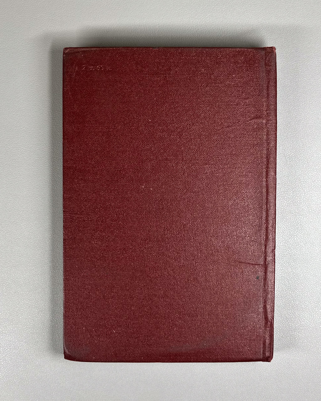 Petrov, Yu. I. Physics of Small Particles (Fizika malykh chastits). Institute of Chemical Physics of the USSR Academy of Sciences, 1982. In Russian.