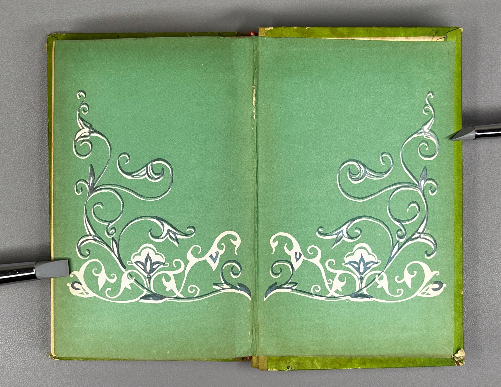 «Hikāyahā: Stories» — A Collection of Contemporary Tajik Prose (Hikoyaho). Works by Fazliddin Mohammadiev, Yusuf Akobirov, Muhyiddin Khojaev, Sariban, Kuhzod, and Sattar Tursun, 1981. In Tajik (Persian-Arabic script).