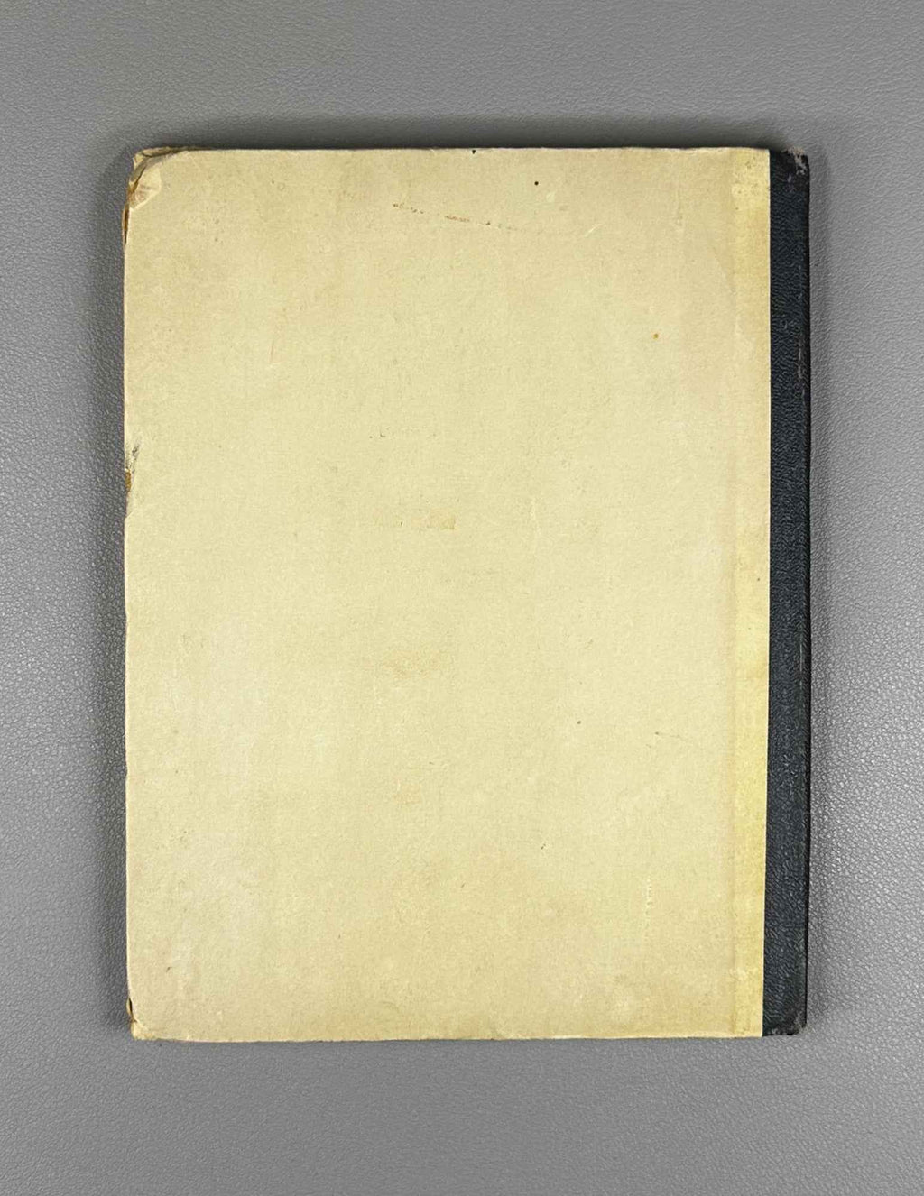 Hikmet, Nazim. Selected Poems (Rcheuli Leksebi) / translated from Turkish by Vakhtang Kekelidze, 1952. In Georgian.