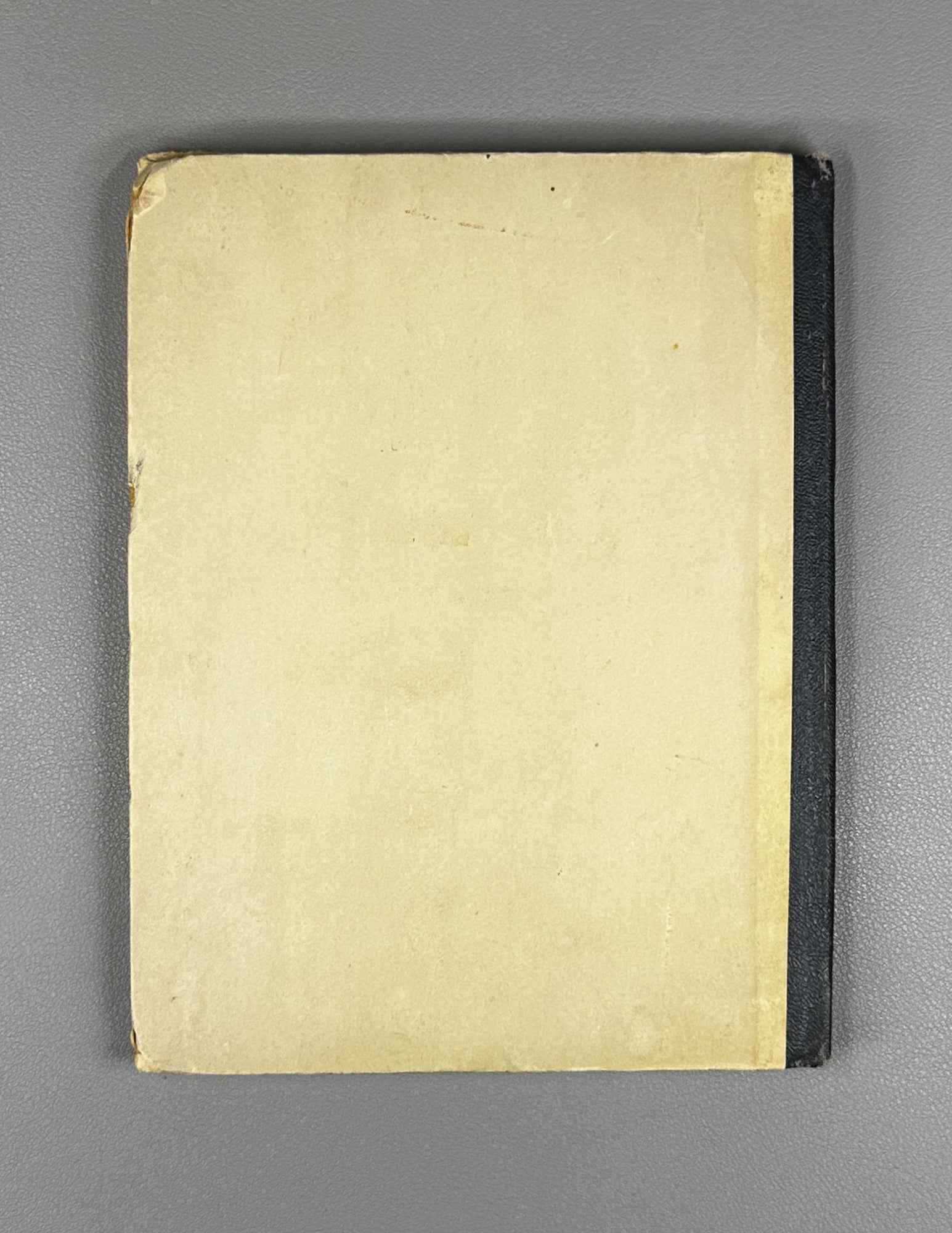 Hikmet, Nazim. Selected Poems (Rcheuli Leksebi) / translated from Turkish by Vakhtang Kekelidze, 1952. In Georgian.