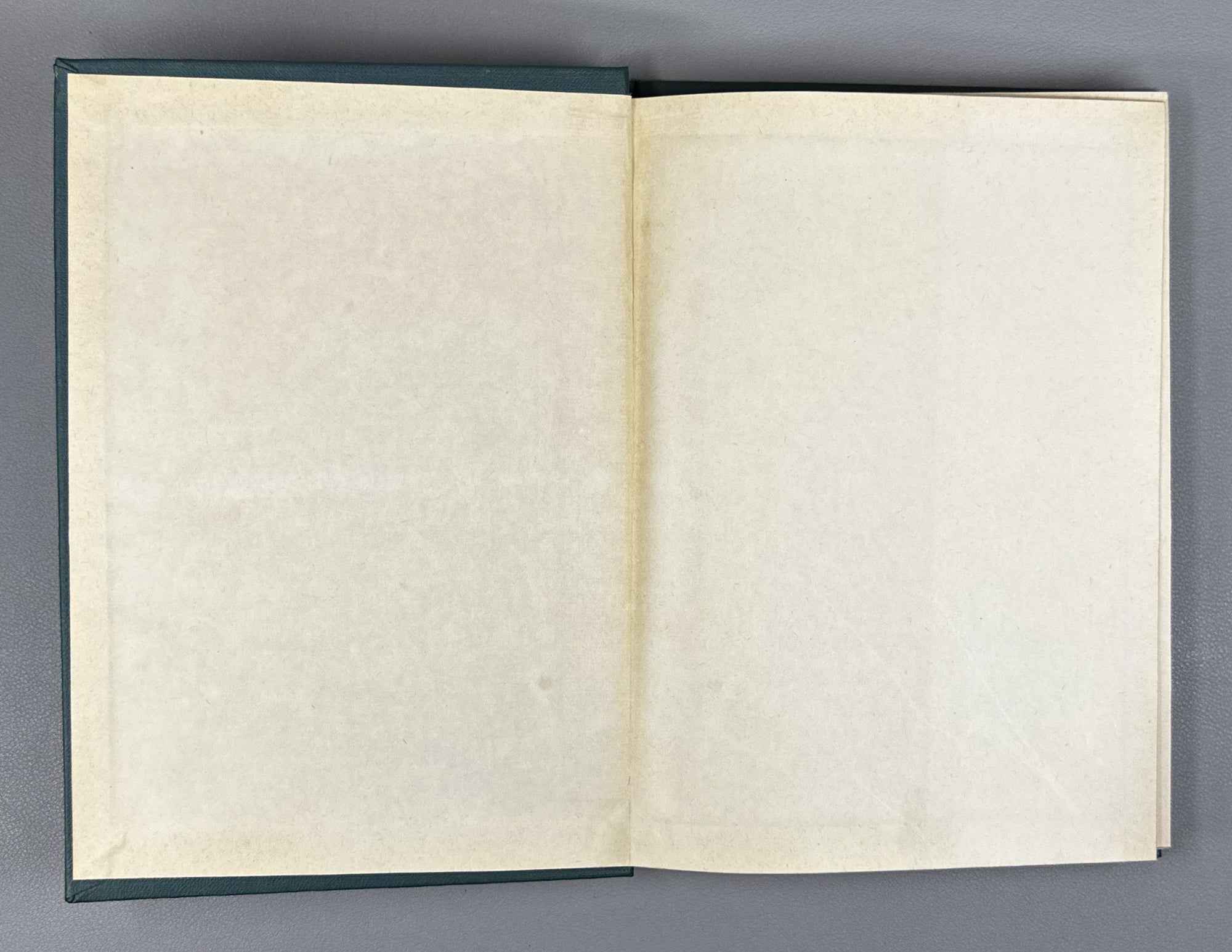 Nadareishvili, Gia. Studies (Et'iudebi). 1965. In Georgian.