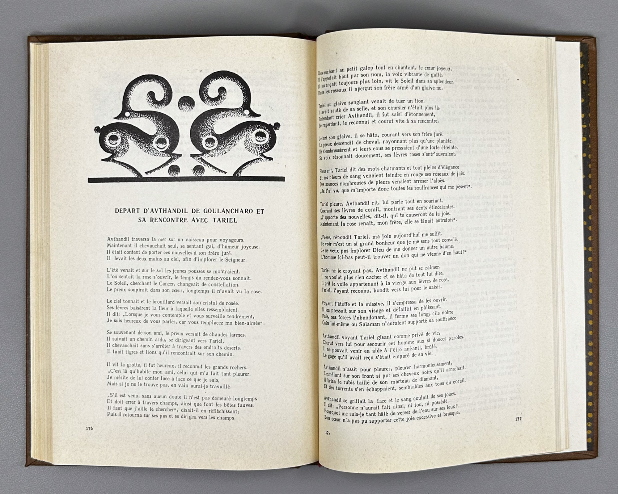 Roustaveli, Chota. Le Preux a la peau de tigre (Vepkhistqaosani / Vityaz' v tigrovoy shkure). French text by Elisabeth Orbeliani and Solomon Iordanichvili, 1977. In French.