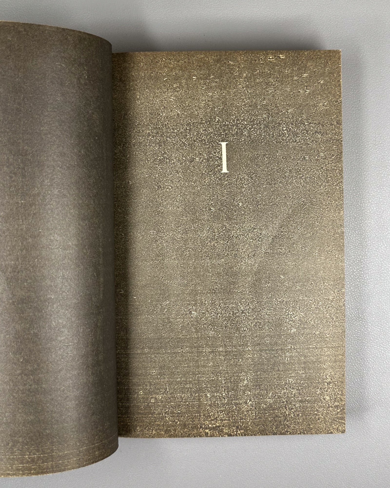 Joyce, James. Ulysses. Book 1 (Ulise) / translated from the English by Nico Kiasashvili. First Georgian edition, 1983