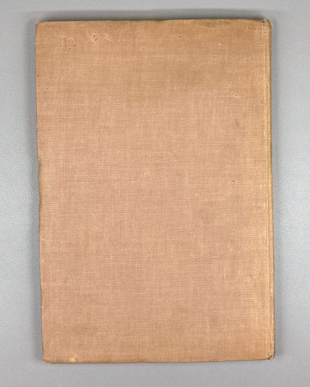 [First monograph on the subject in Russian] Pavlov, V. Sculptural Portrait in Ancient Egypt (Skul'pturnyi portret v drevnem Egipte). First edition, 1937. In Russian.