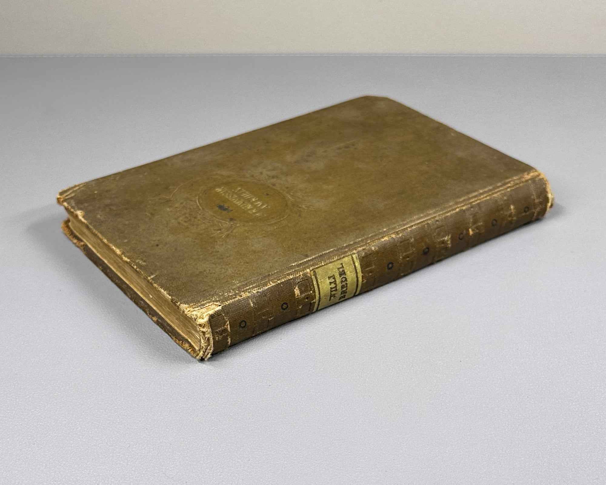 Bredel, Willi. Der Kommissar am Rhein. First edition. Moscow: Meshdunarodnaja Kniga, 1940. In German.