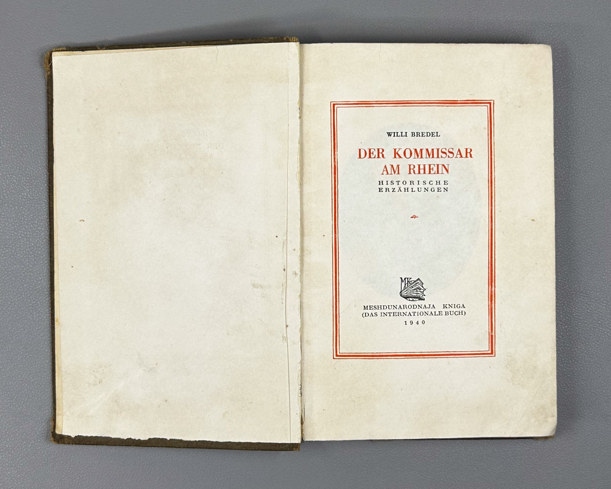 Bredel, Willi. Der Kommissar am Rhein. First edition. Moscow: Meshdunarodnaja Kniga, 1940. In German.