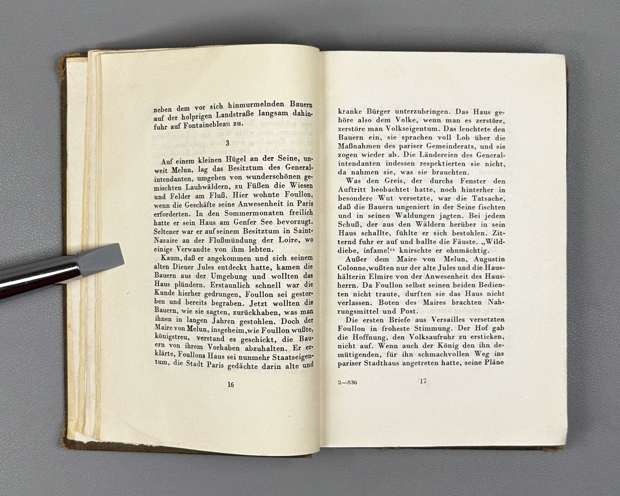 Bredel, Willi. Der Kommissar am Rhein. First edition. Moscow: Meshdunarodnaja Kniga, 1940. In German.