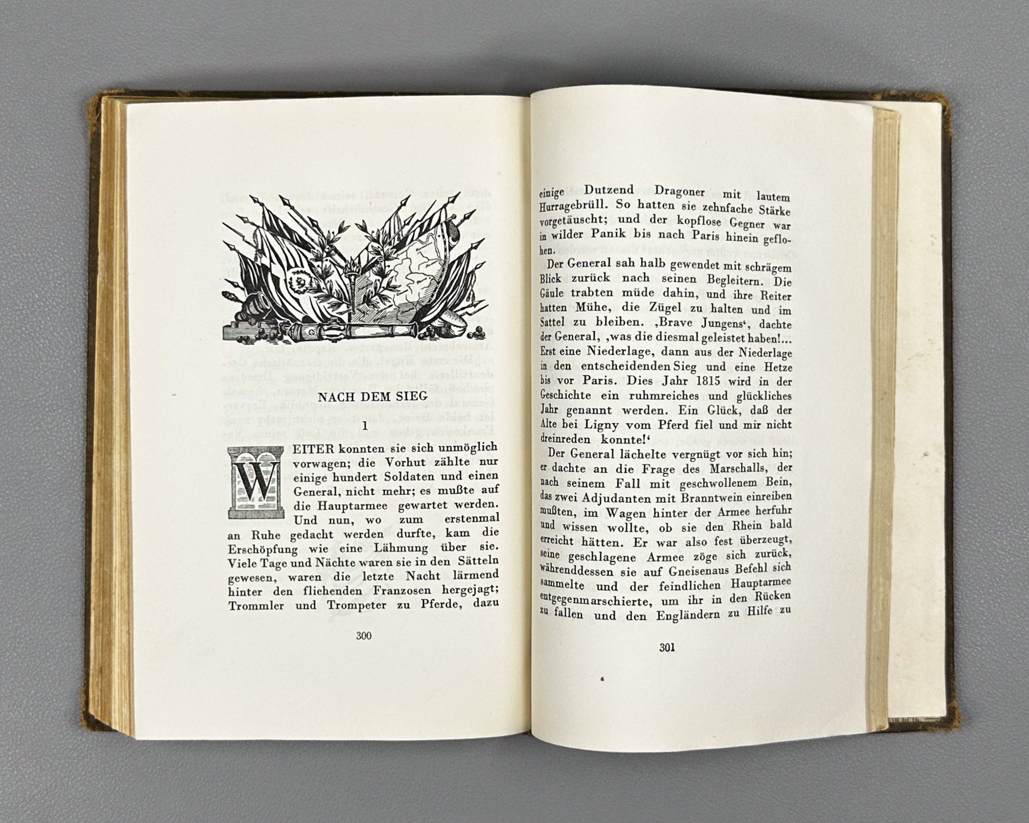 Bredel, Willi. Der Kommissar am Rhein. First edition. Moscow: Meshdunarodnaja Kniga, 1940. In German.
