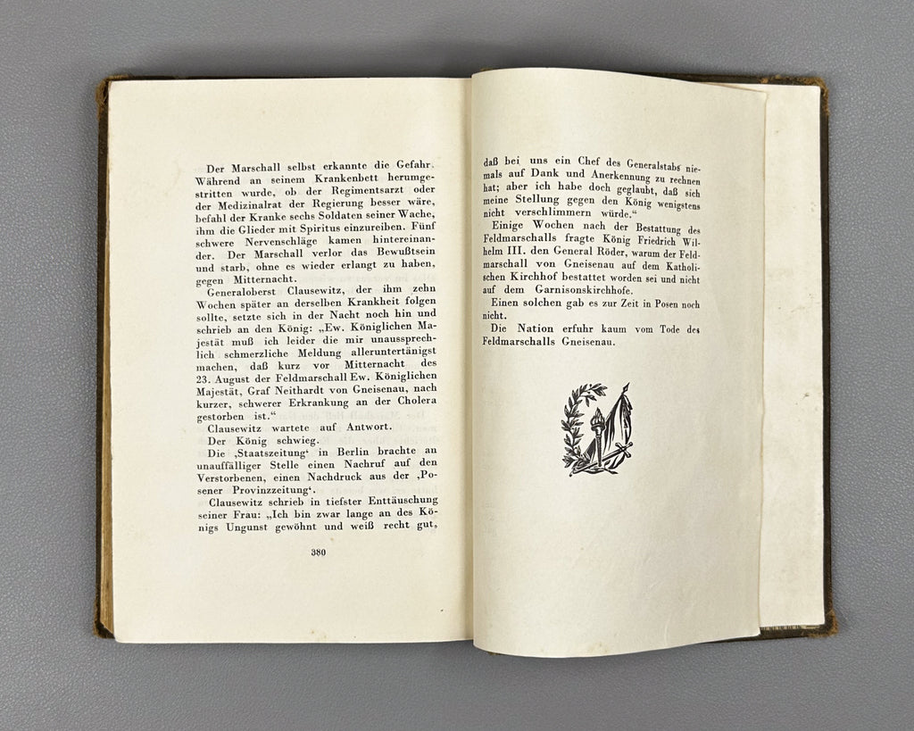Bredel, Willi. Der Kommissar am Rhein. First edition. Moscow: Meshdunarodnaja Kniga, 1940. In German.