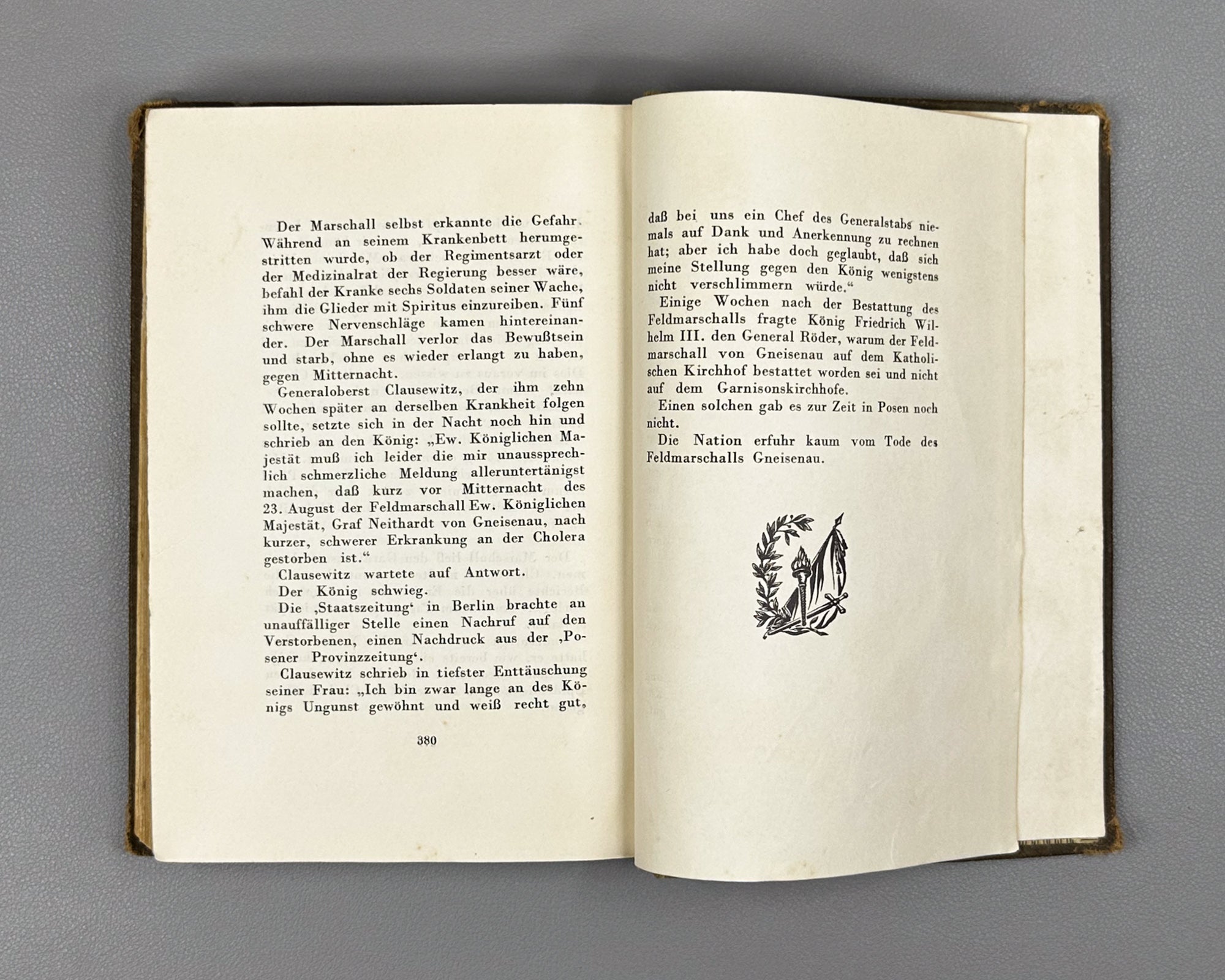 Bredel, Willi. Der Kommissar am Rhein. First edition. Moscow: Meshdunarodnaja Kniga, 1940. In German.