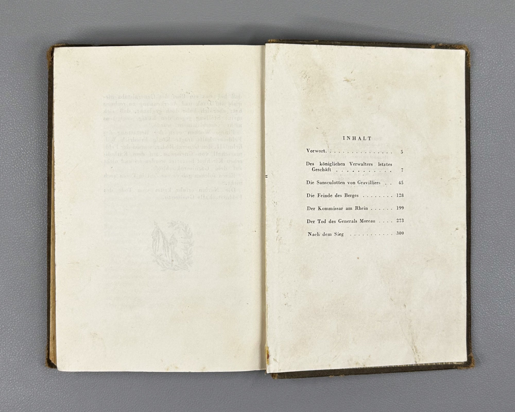 Bredel, Willi. Der Kommissar am Rhein. First edition. Moscow: Meshdunarodnaja Kniga, 1940. In German.