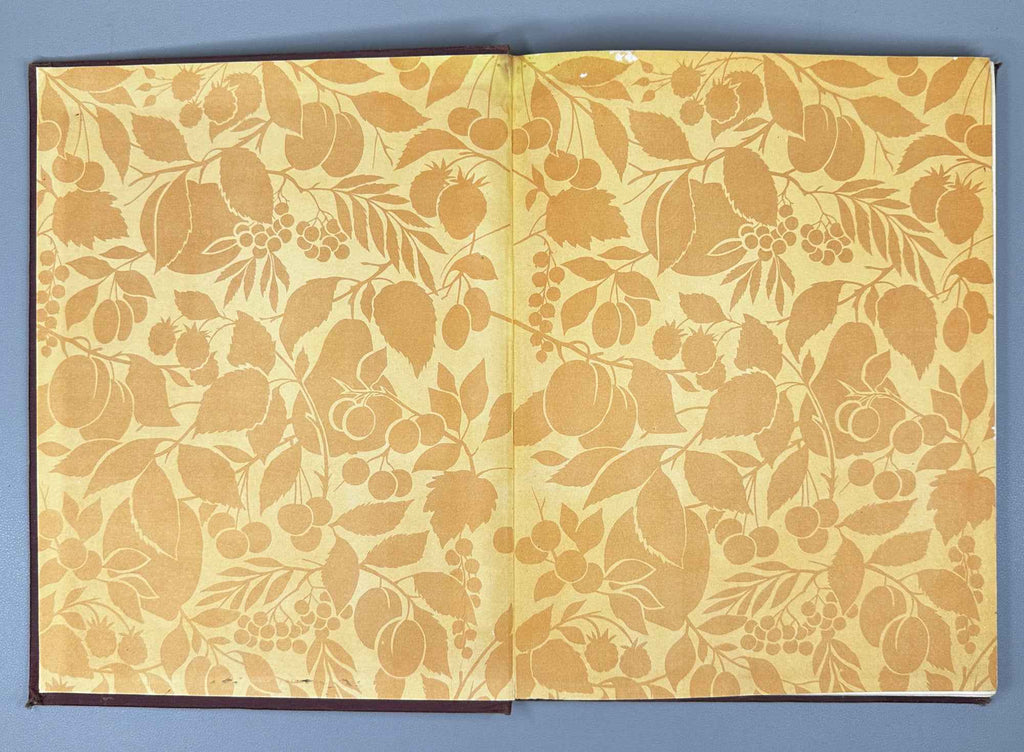 Catalogue of Liqueur and Vodka Products (Katalog likerno-vodochnykh izdeliy) / illustrated by N. I. Martynov, P. I. Tomazo, A. S. Stupin, and A. M. Yakovlev; Art-Design Combine of Pishchepromizdat MPPT USSR, 1957. In Russian.