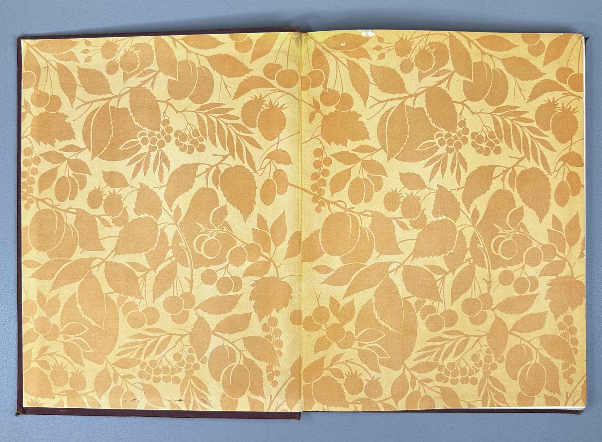 Catalogue of Liqueur and Vodka Products (Katalog likerno-vodochnykh izdeliy) / illustrated by N. I. Martynov, P. I. Tomazo, A. S. Stupin, and A. M. Yakovlev; Art-Design Combine of Pishchepromizdat MPPT USSR, 1957. In Russian.