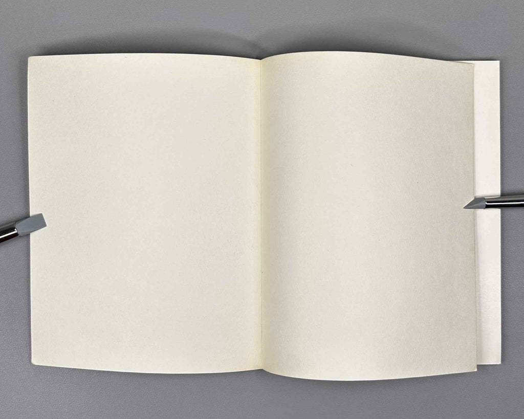 Privalova, E. Zurab Nizharadze. Moscow: Sovetskiy khudozhnik, 1972. In Russian.