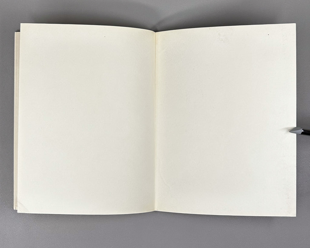 Privalova, E. Zurab Nizharadze. Moscow: Sovetskiy khudozhnik, 1972. In Russian.