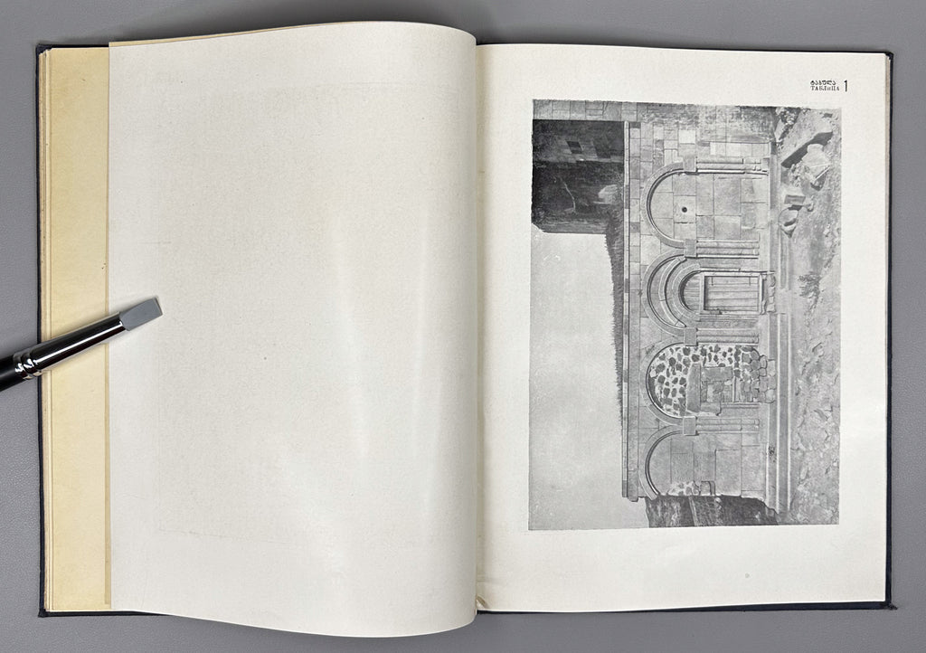 Gabashvili, Tsiala. Portals in Georgian Architecture (P'ort'alebi kartul arkitek't'urashi). First edition, 1955. In Georgian and Russian.