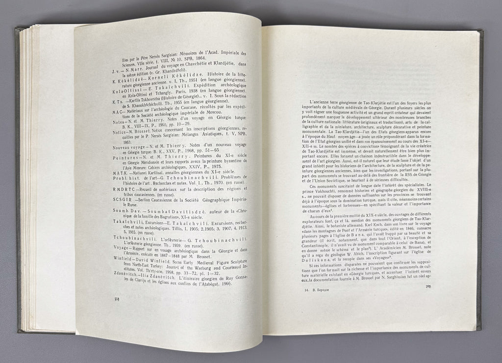 [Signed] Beridze, Vakhtang. Architecture of Tao-Klardjeti (Arkhitektura Tao-Klardzheti). Tbilisi, 1981. In Russian, Georgian, and French.
