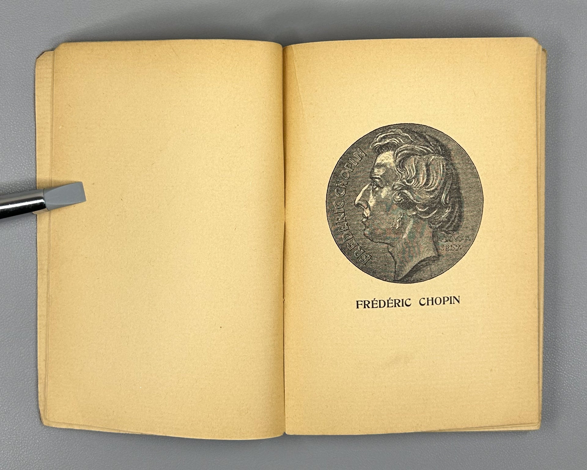 Koczalski, Raoul. Frédéric Chopin: Four Analytical Lectures Preceded by Biographical Notes as well as Essays on Chopin (Frédéric Chopin : quatre conférences analytiques...), 1913. In French.