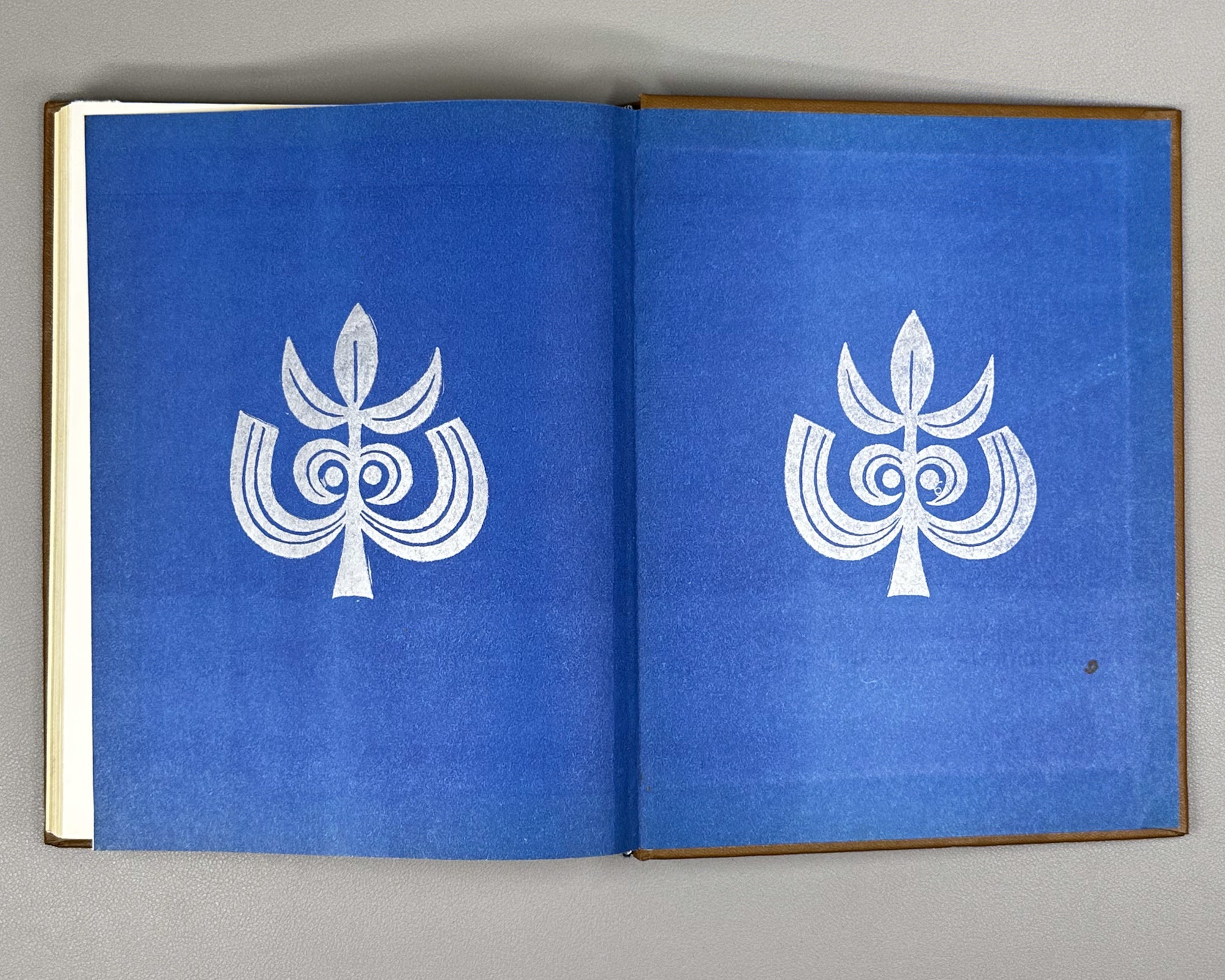 Georgian Folk Poetry: Selected (Kartuli khalkhuri poezia) / compiled by Al. Gomiashvili ; illustrated by Gulda Kaladze. 1975. In Georgian.