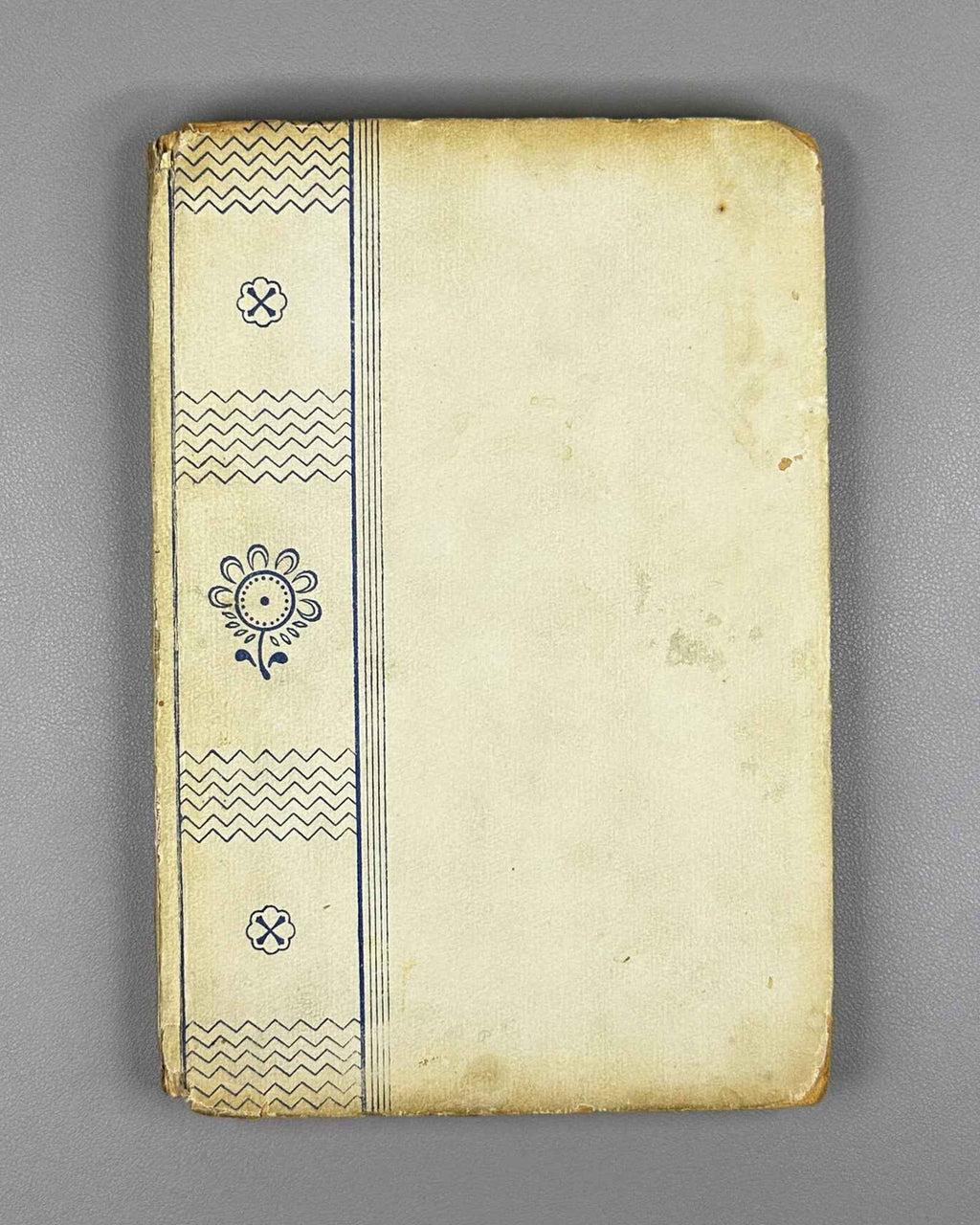 Armand, T. Fabric Ornamentation: A Guide to Textile Painting (Ornamentatsiya tkani. Rukovodstvo po rospisi tkani) Academia, 1931. In Russian.