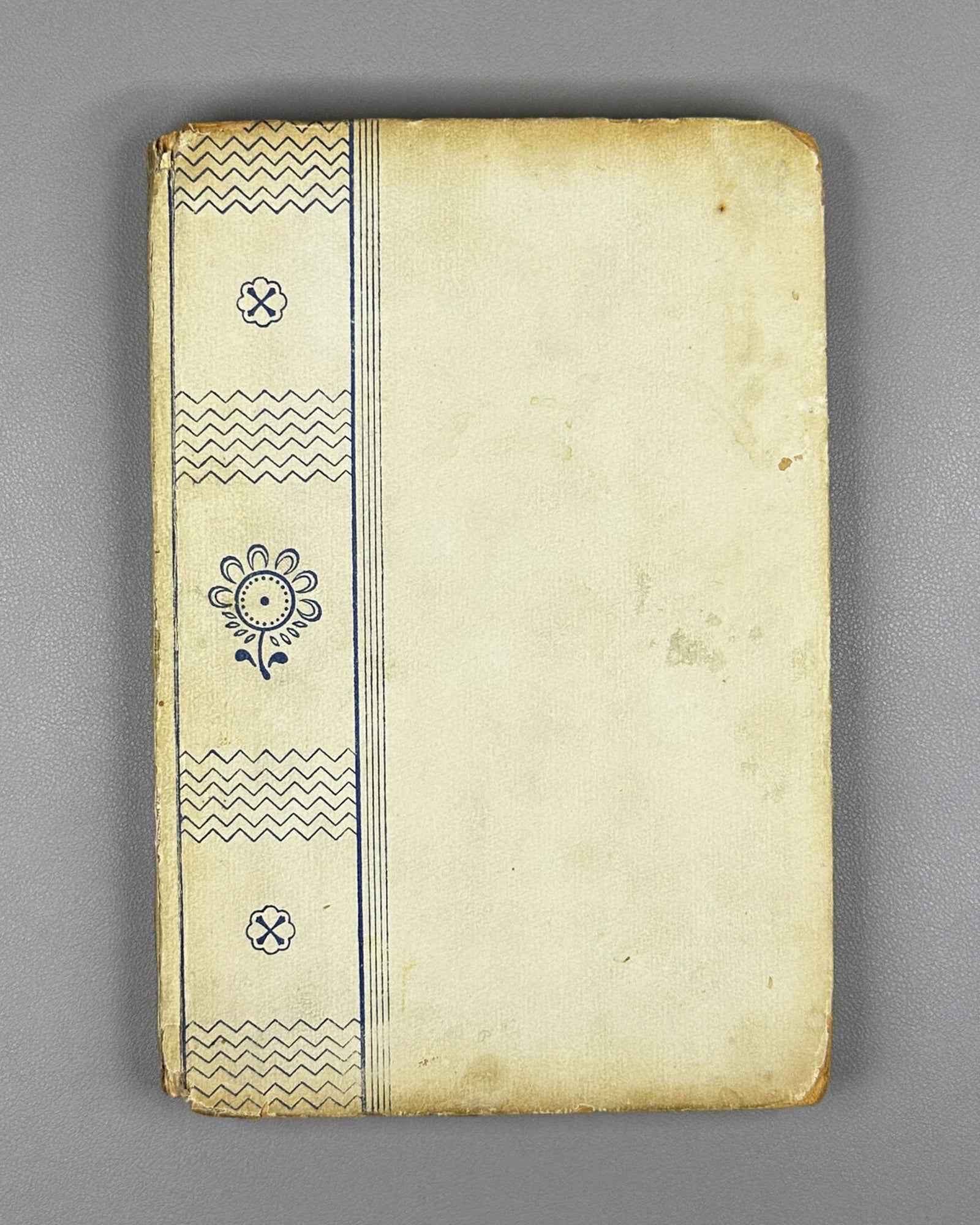 Armand, T. Fabric Ornamentation: A Guide to Textile Painting (Ornamentatsiya tkani. Rukovodstvo po rospisi tkani) Academia, 1931. In Russian.