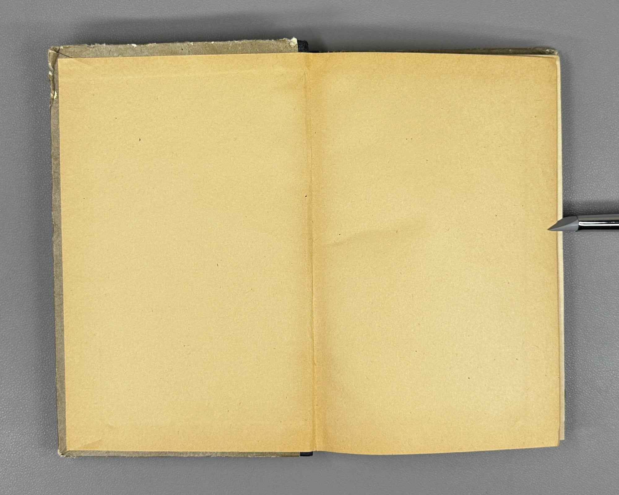 Gvasalia, Mose. On the Path of the Chamois (Archvebis bilikze): stories. First edition. Tbilisi, 1957. In Georgian.
