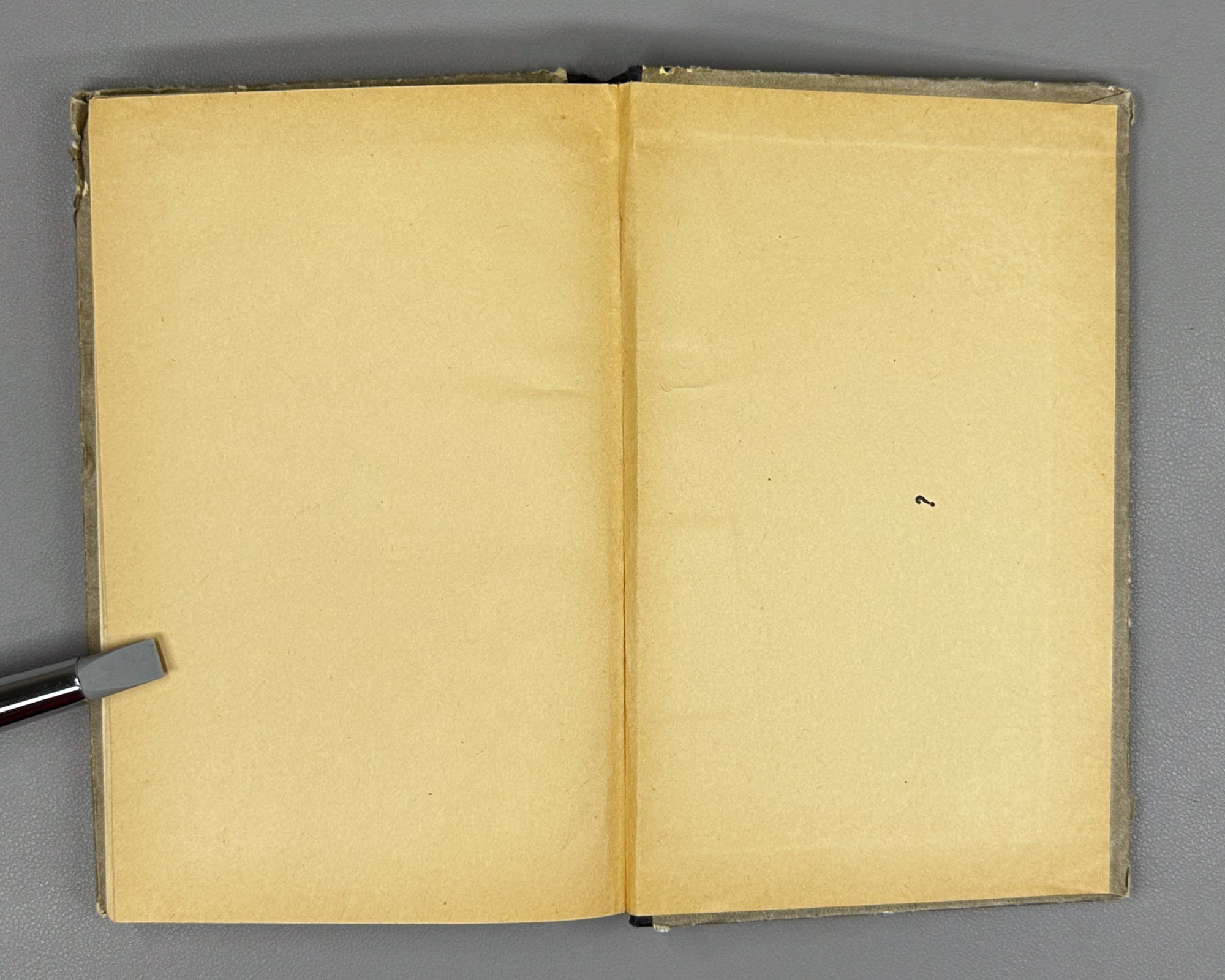 Gvasalia, Mose. On the Path of the Chamois (Archvebis bilikze): stories. First edition. Tbilisi, 1957. In Georgian.