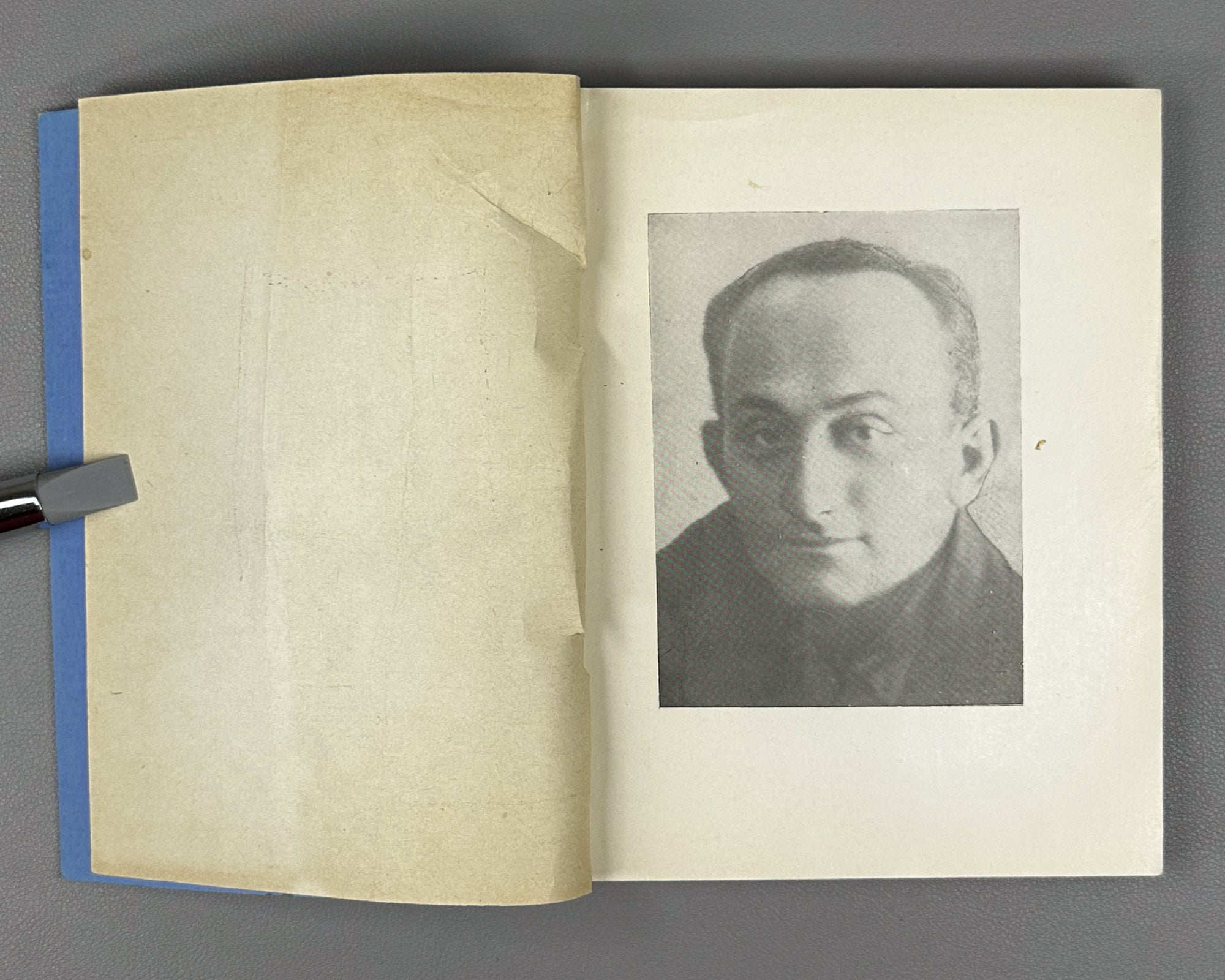 [Signed] Abramia, Polio. White Sails: Poems (Tetri aprebi : leksebi). First edition, 1962. In Georgian.