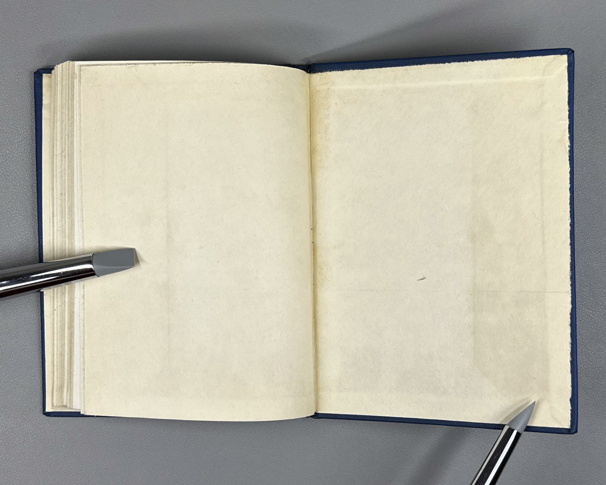 [Signed] Mamporia, Otar. Poems (Leksebi). First edition, 1960. In Georgian.