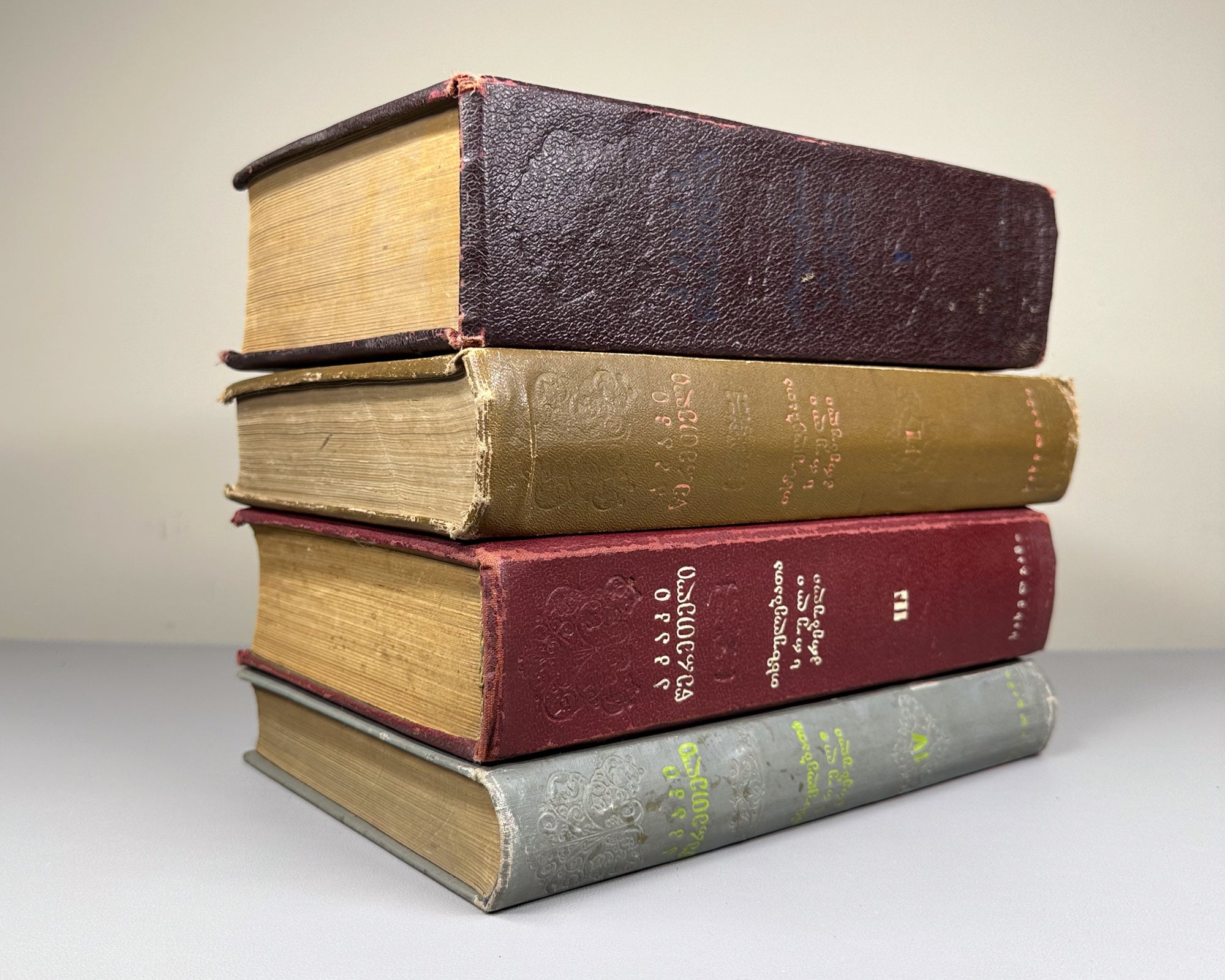 Tsereteli, Akaki. Works : Complete Collection in Seven Volumes (Tkhzulebani). Volumes I-IV of 7. 1940-1948. In Georgian