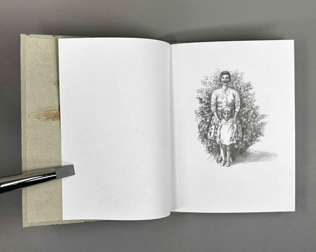 [Signed] Ilyushina, M. The Peach Tree: A Collection of Essays (Derevo persikov), 2018. In Russian.