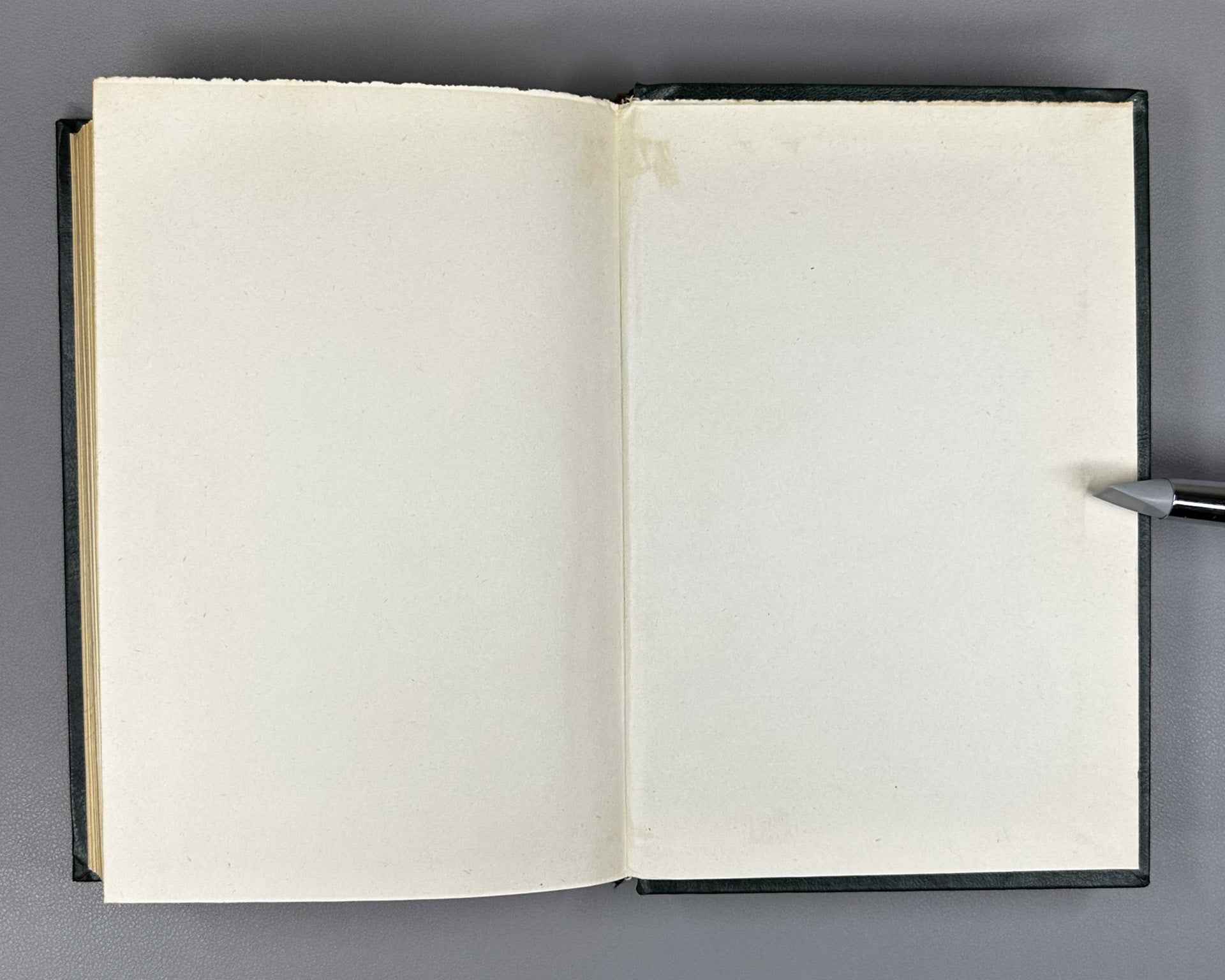 [Signed] Ibragimbekov, R. Waking Up with a Smile (Prosnuvshis s ulybkoy). Novellas and Stories. Illustrated by Elchin Mamedov. Baku, 1985. In Russian.